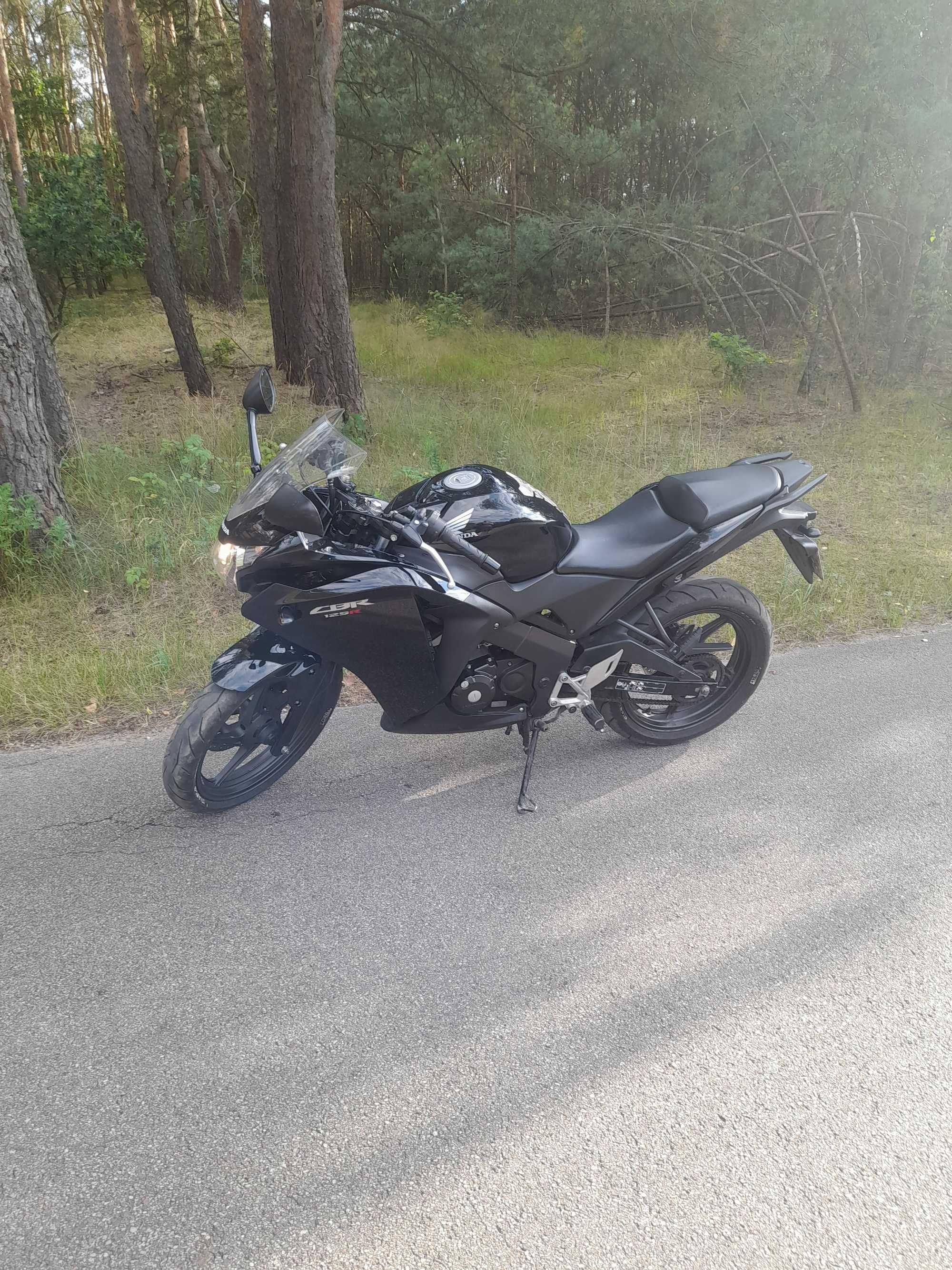 Honda  cbr 125r.