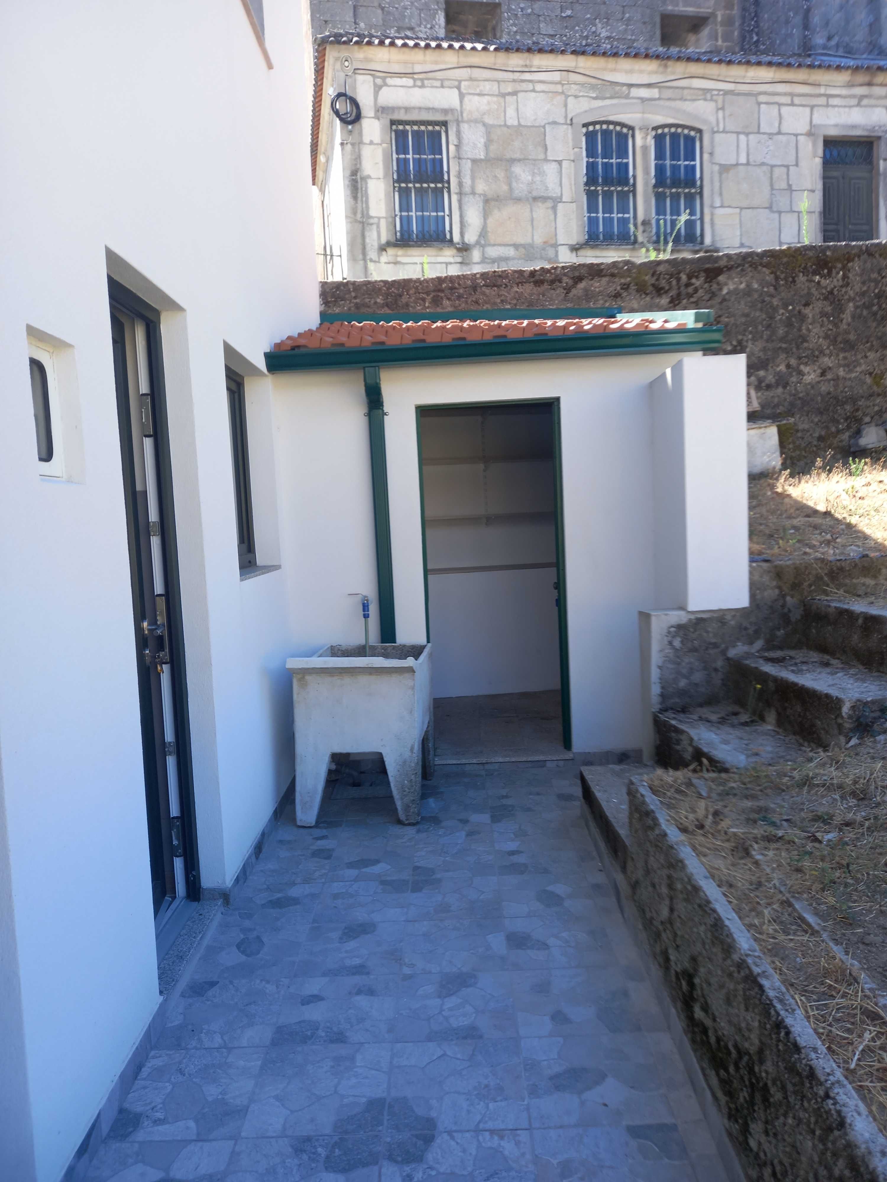 Moradia V3 com terreno, em Lamego