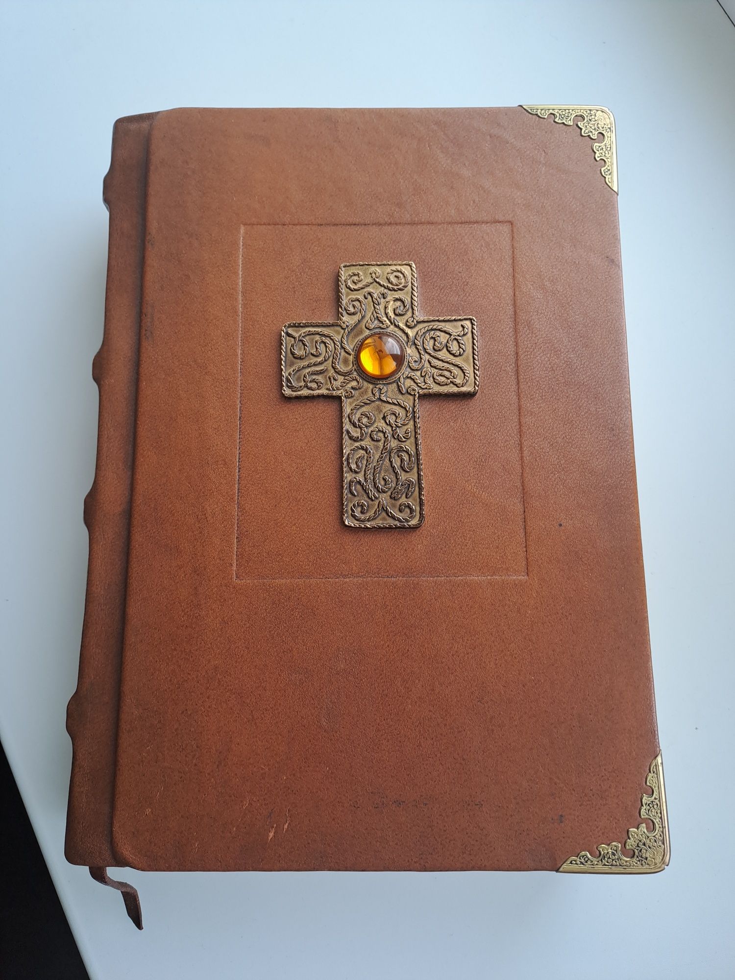 Продам книгу Біблія