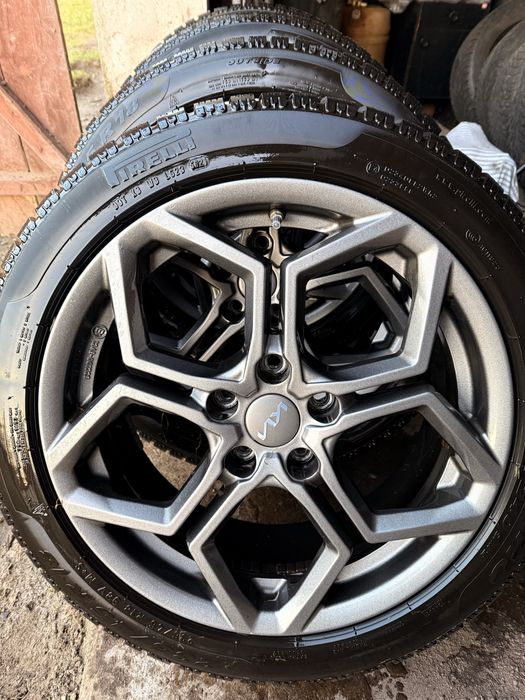 KIA Koła zimowe opony PIRELLI 235/45 rozm. 18 alufelgi oryginalne