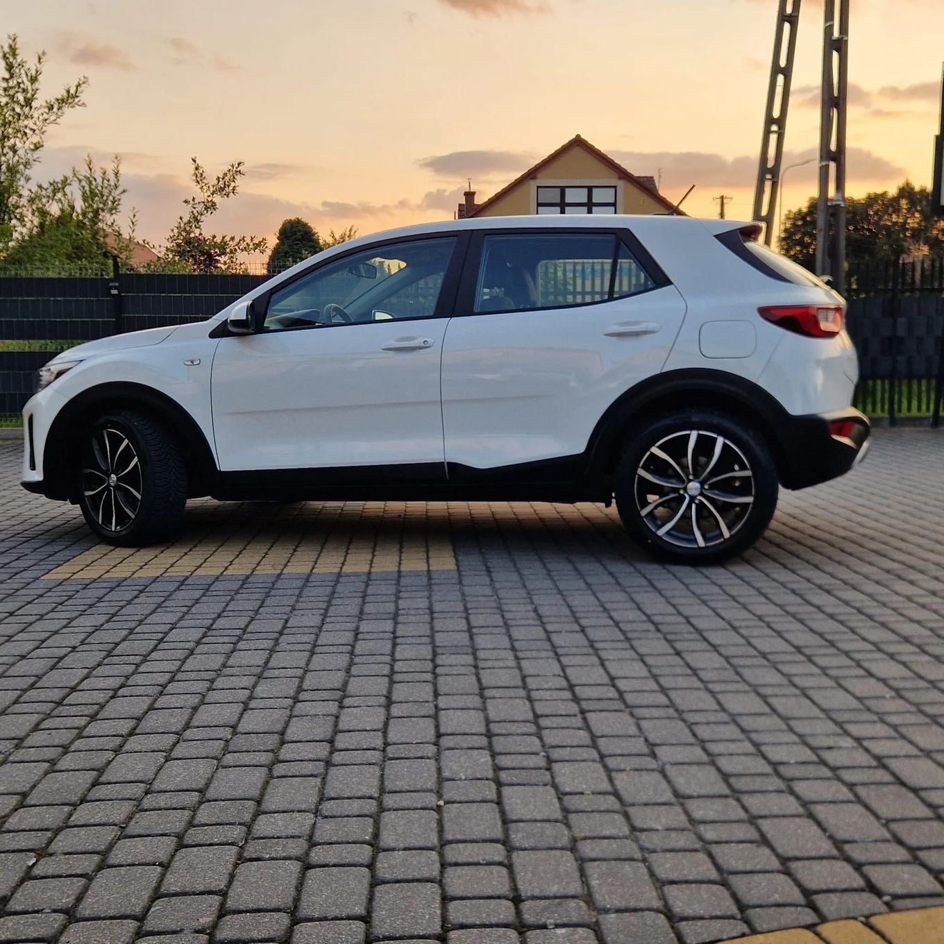 Kia Stonic ~~Kia Stonic 1,2 Benzyna~~Klima ANDROID AUTO Mały Przebieg nowe opony
