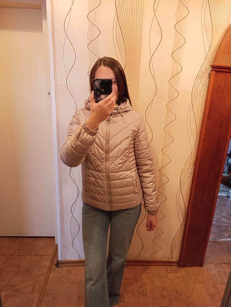 Куртка жіноча бежева осіння утеплена, розмір М