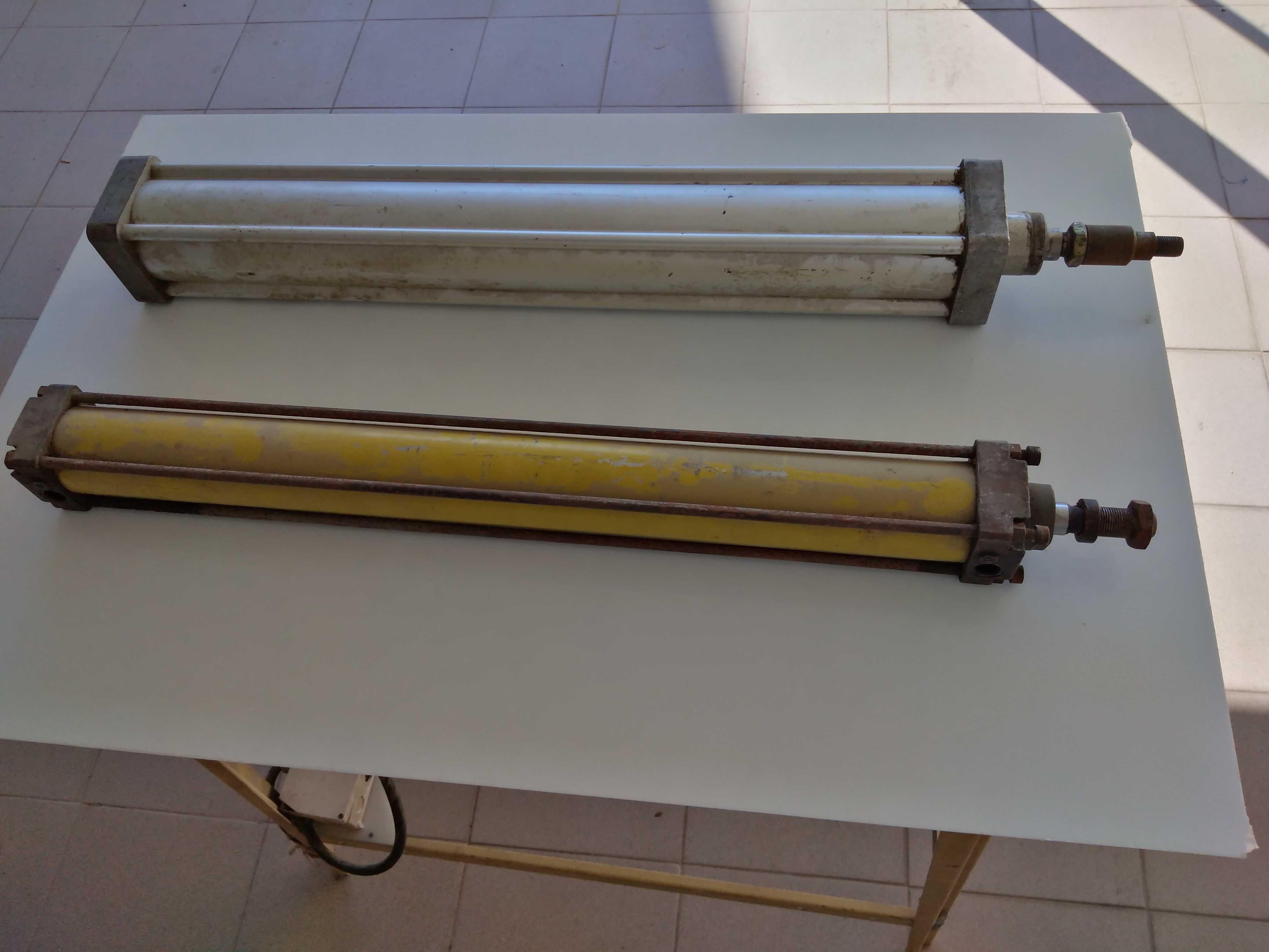 Cilindros Pneumáticos 60cm de comprimento