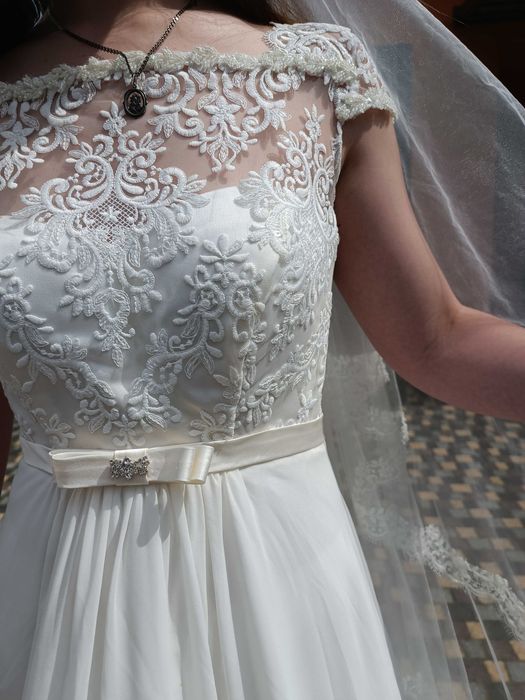 Нова весільна, вечірня сукня з фатою розмір 52, кольору айворі, ніжна.