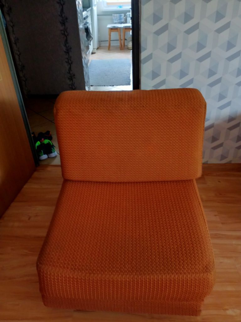 Sprzedam 2 fotele rozkładane do spania i siedzenia używane stan taki j
