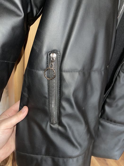 Жіноче пальто зимове подовжене c капюшоном з еко шкіри