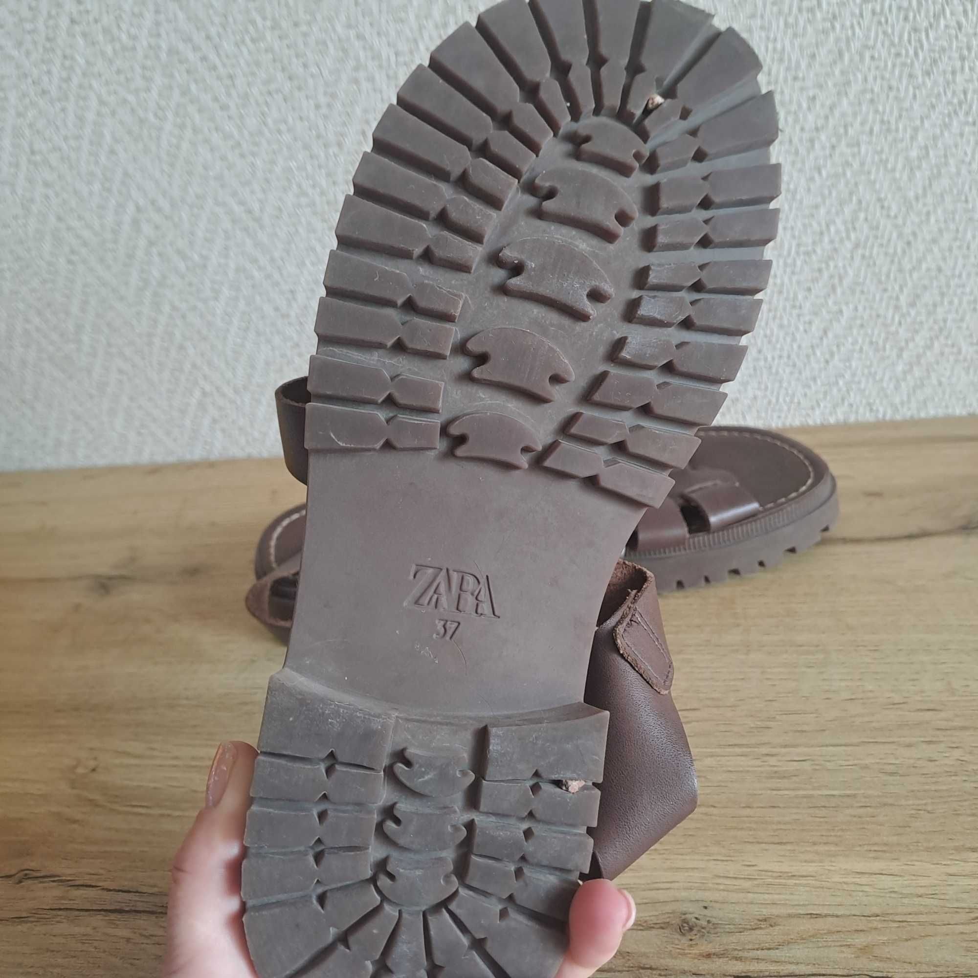 Шкіряні сандалі ZARA
