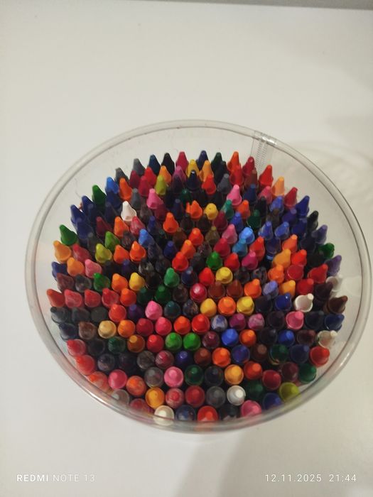 Олівці ( карандаші ) коробка мікс! дуже хороший стан!