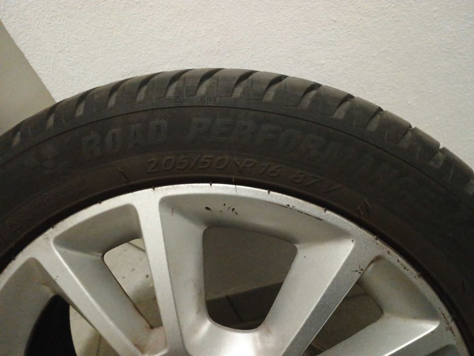 Całe Koła z oponami 205/50 R16 , Opel Meriva 2006, 1.6 benzyna