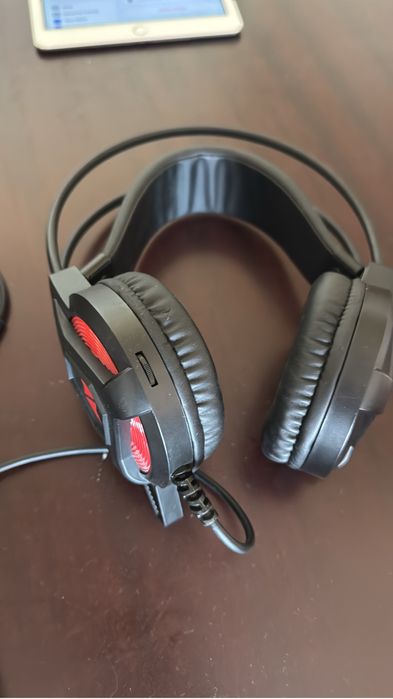 Fone de ouvido headset para jogos Redragon Memecoleous H112.