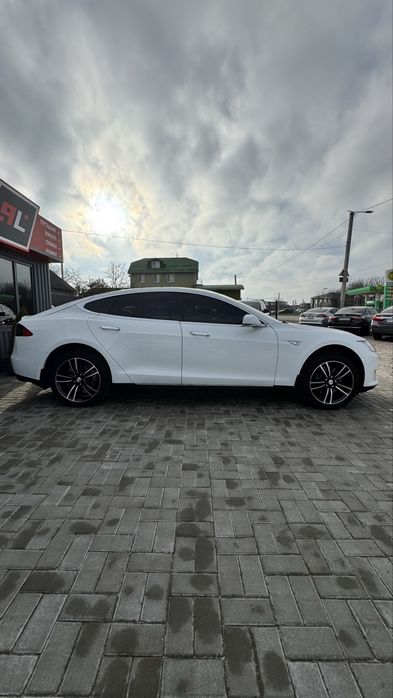 Європейська Tesla Model Тесла Модель S 2014р. 85 кВт 7 місць Запас 440