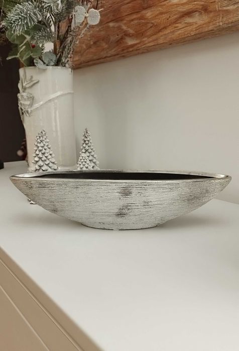 Floreira decorativa num lindo tom prateado