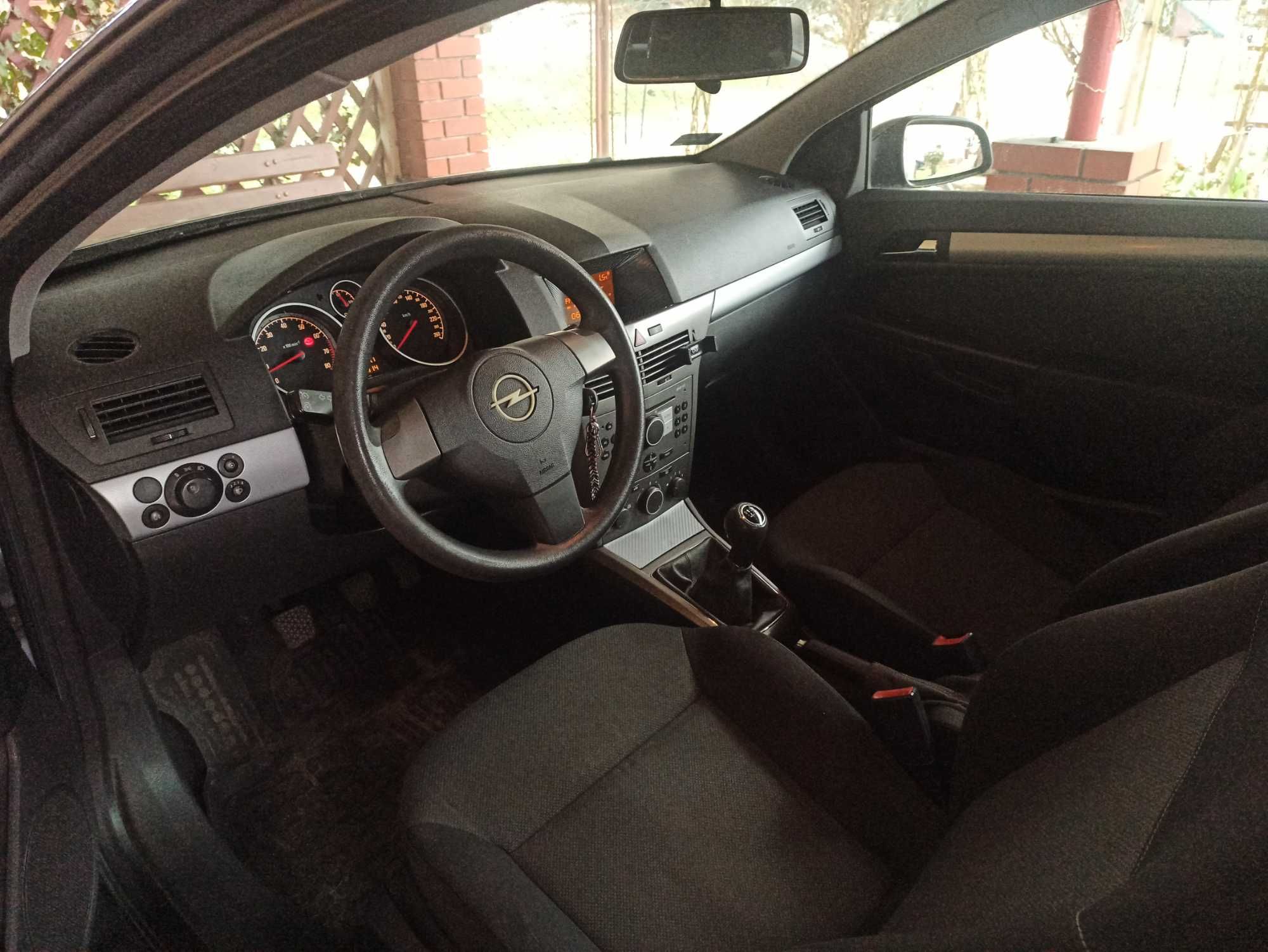 Opel Astra H GTC 1.4 LPG