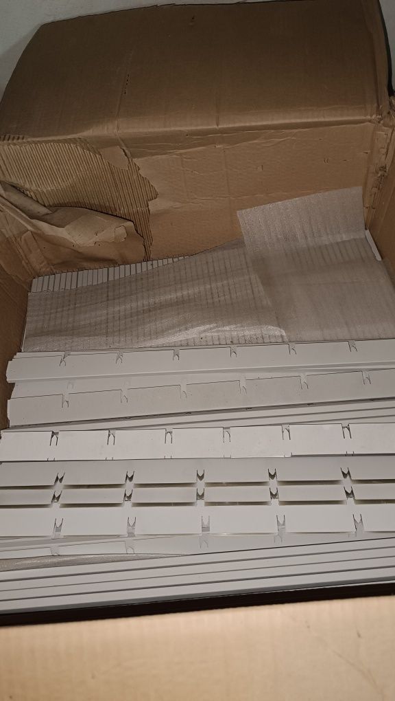 Material variado de montagem de tetos falsos - PARA DESOCUPAR