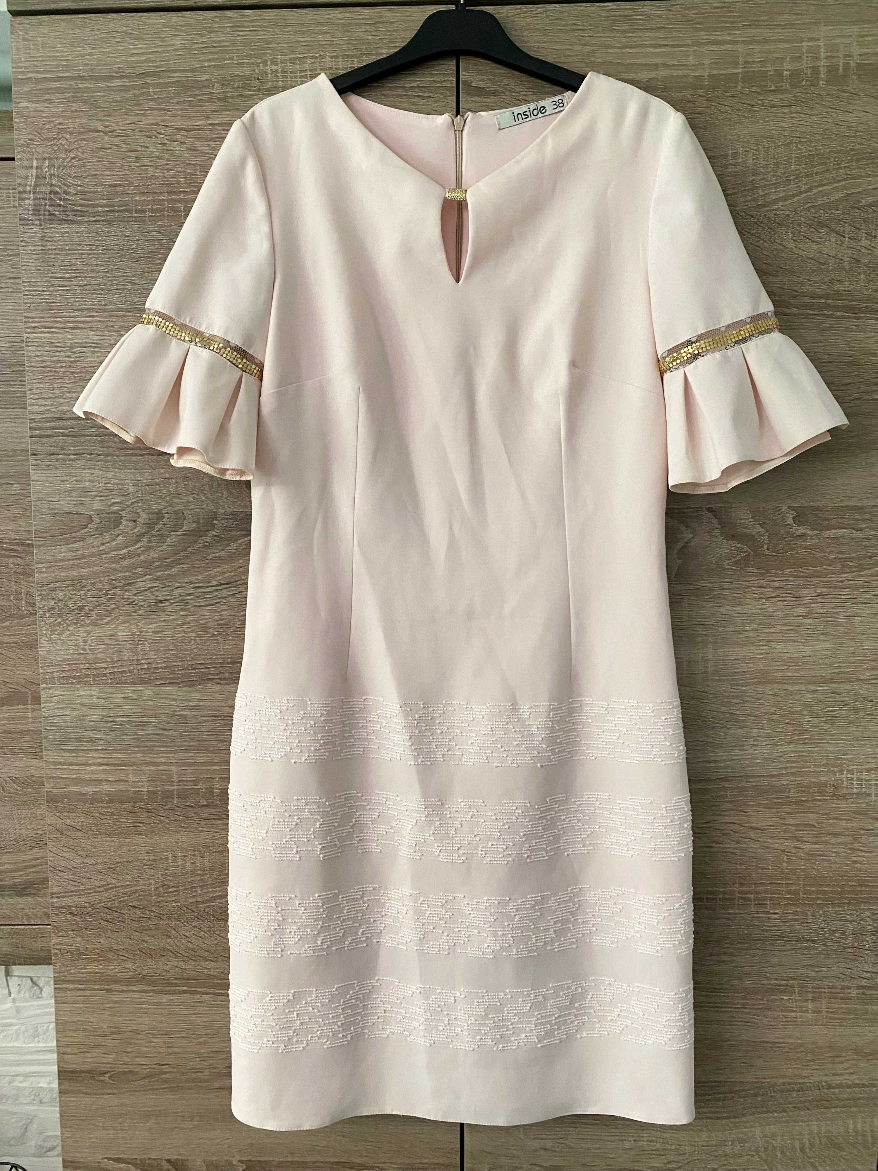 Trapezowa sukienka elegancka różowa z podszewką M falbanki