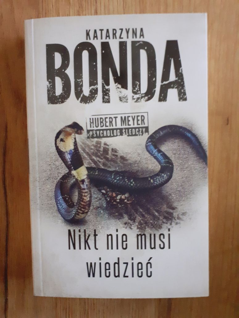 Katarzyna Bonda "Nikt nie musi wiedzieć"