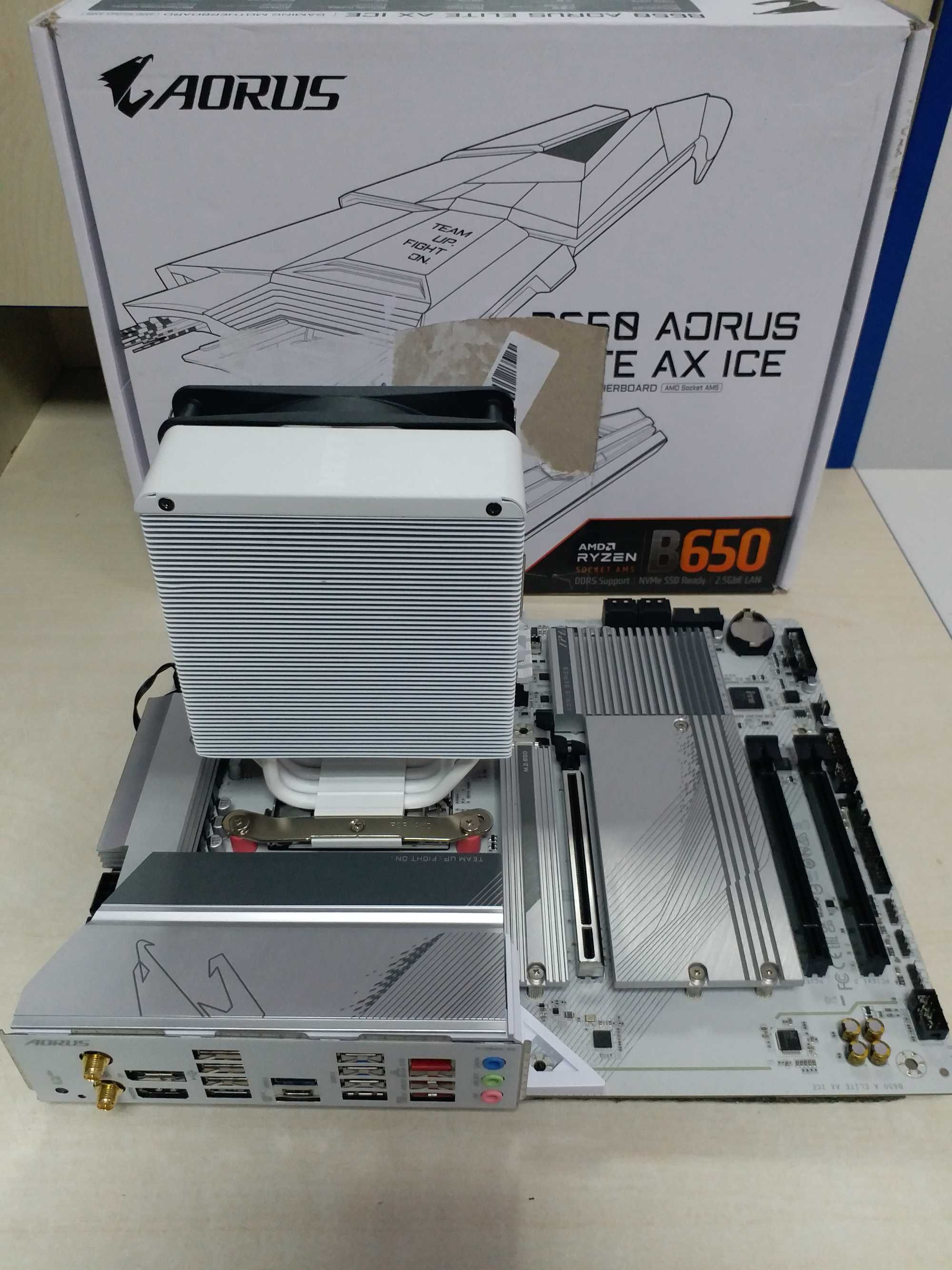 Gigabyte B650 AORUS Elite AX Ice+Ryzen 5 7500F+DDR5 2x16Gb 6000MHz