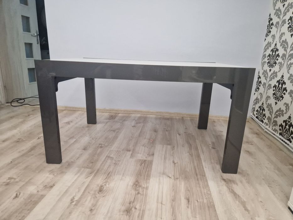 Stół do salonu rozkładany