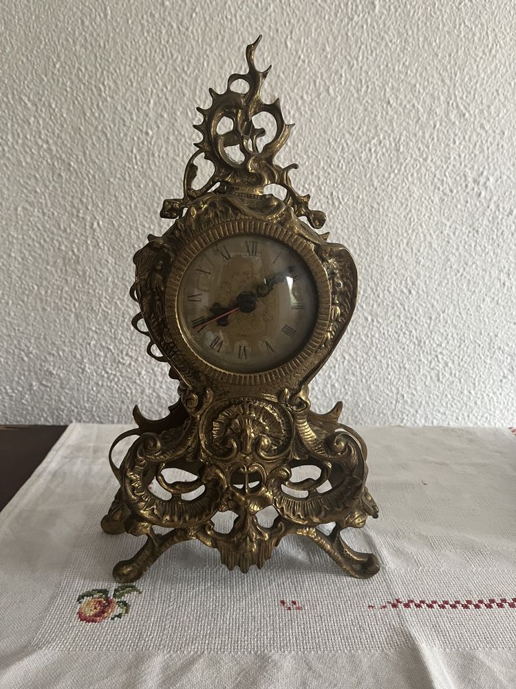 Conjunto de relógio e porta jóias