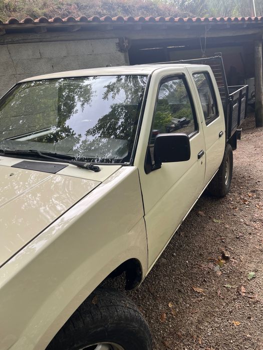 Carrinha Nissan D21 4x4 direção assistida 5 lugares