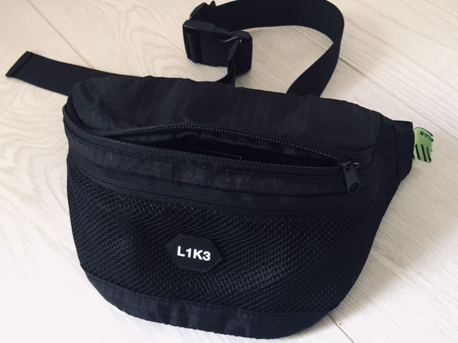 Сумка -бананка Bershka