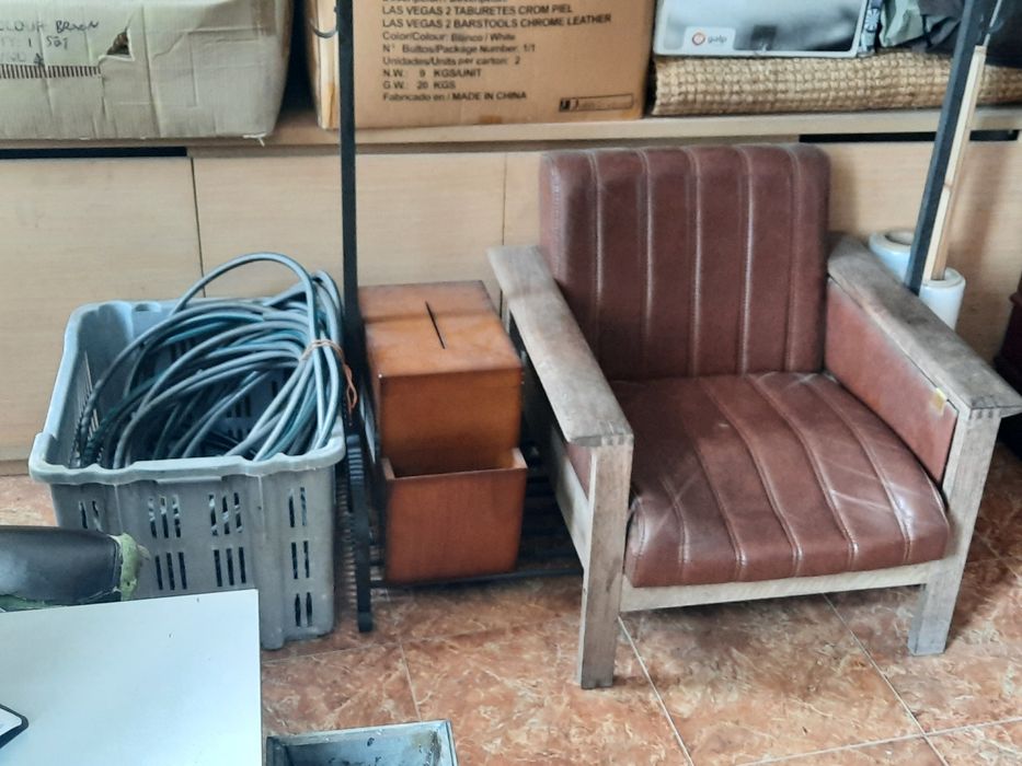 Moveis usados e placas de acrilico com muita qualidade