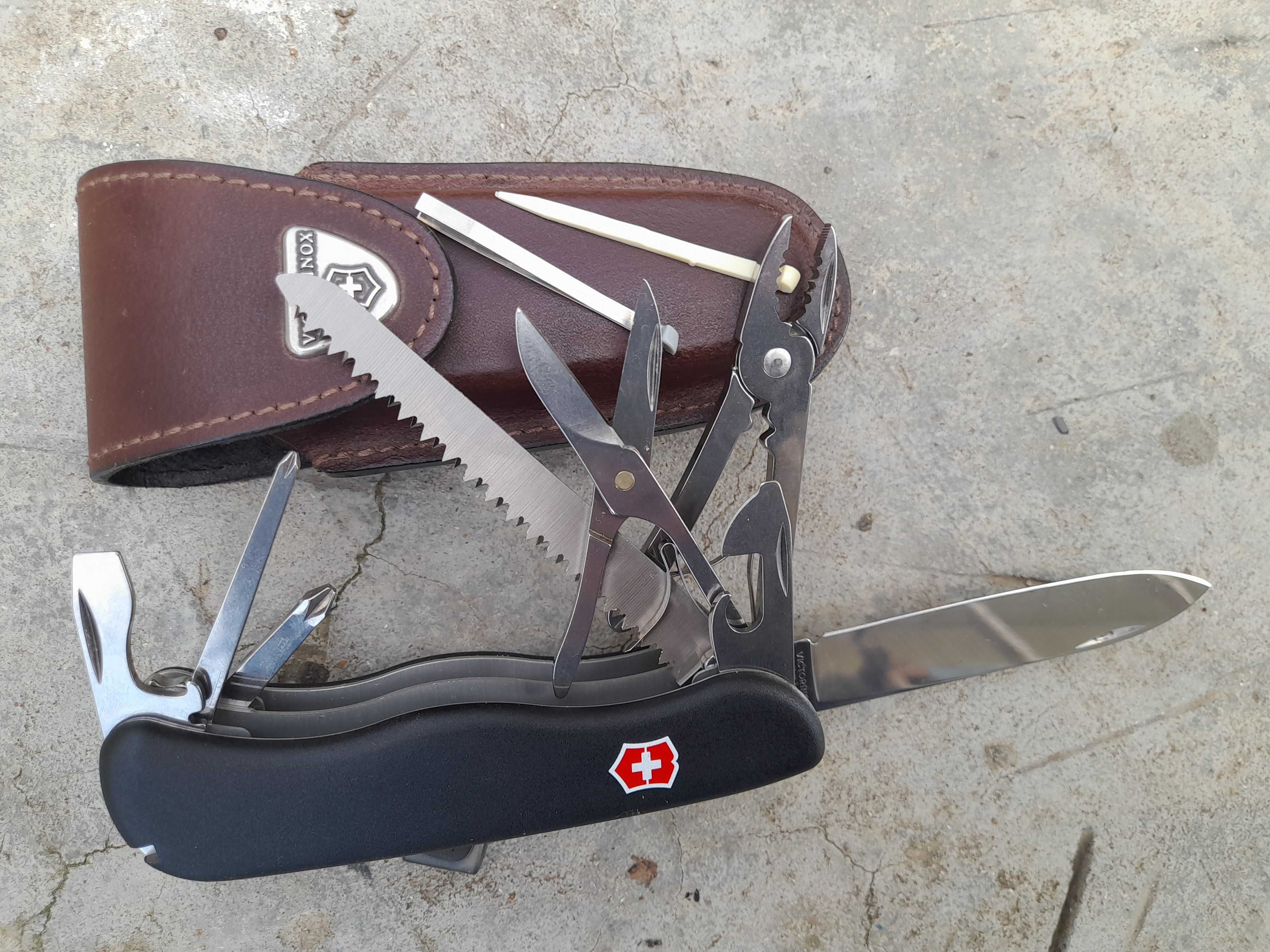 нож офицерский Швейцария VIKTORINOX HERGULES
