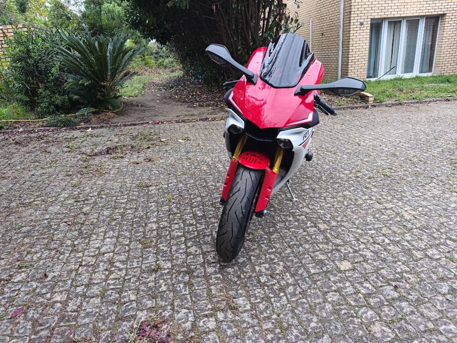 Yamaha yzf R1  2015