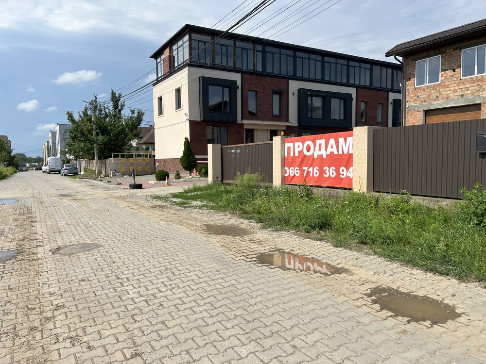 Фасадне Приміщення із приватизованою ділянкою