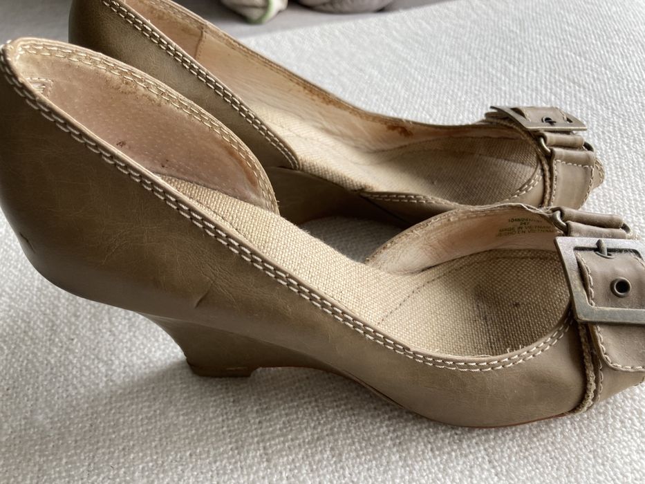 Sapato bege da Stradivarius ( portes incluídos)