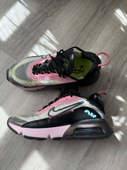 Продам жіночі кросівки Найк