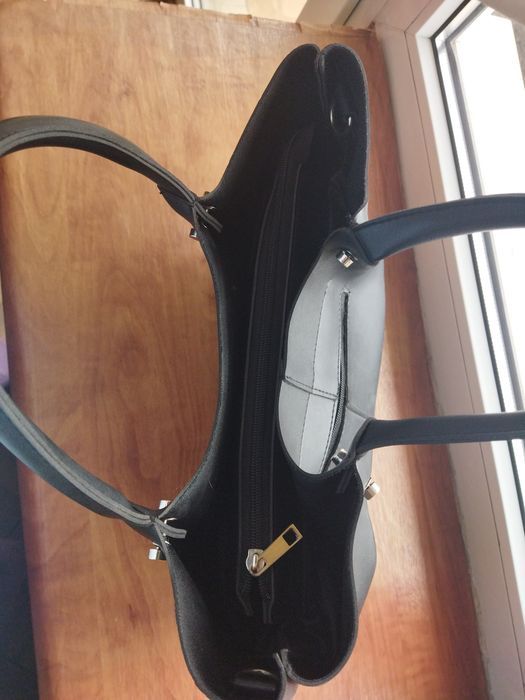 Класична чорна сумка