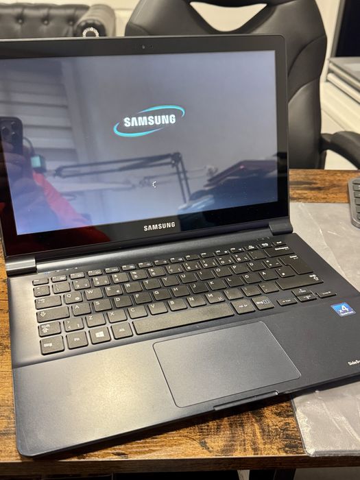 Laptop Samsung 4 rdzenie/ 4gb ram/ 128gb ssd/ bateria 3 godziny