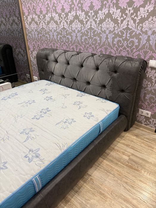 Двоспальна кровать б/у ліжко