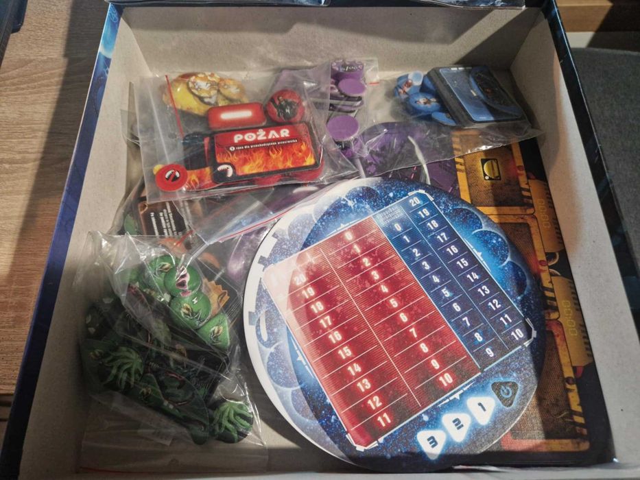 Tezeusz mroczna orbita Boty i Łowcy PL