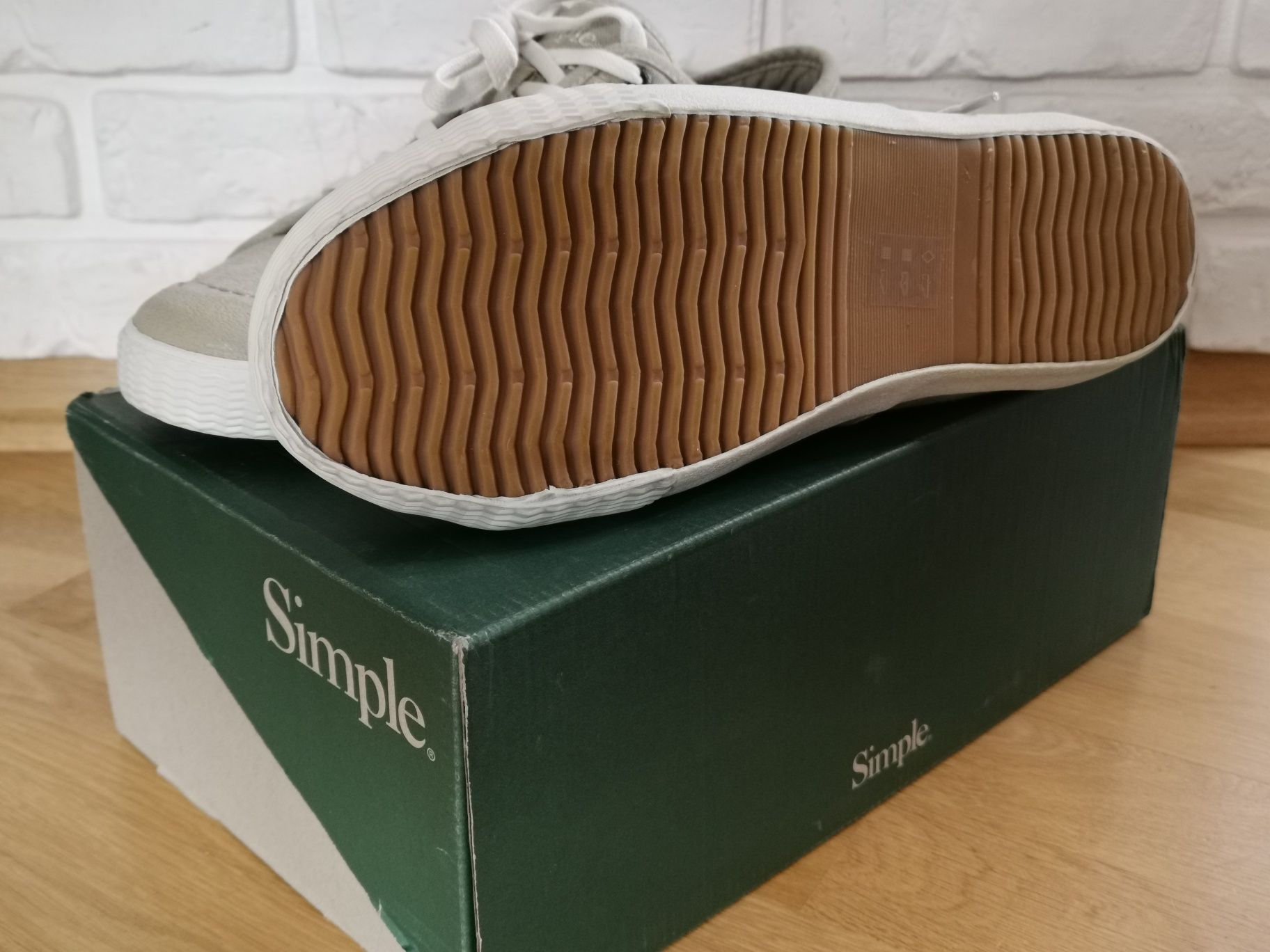 Nowe trampki Simple rozmiar 44