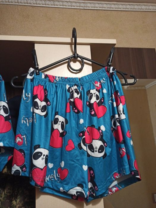 Новий комплект розмір М-Л, не б. У але бірка відсутня є олх доставка у