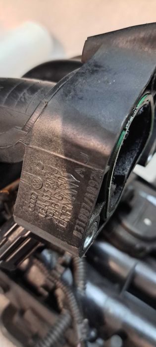 Kolektor ssący wtryski Audi A3 8P 1.6 BGU