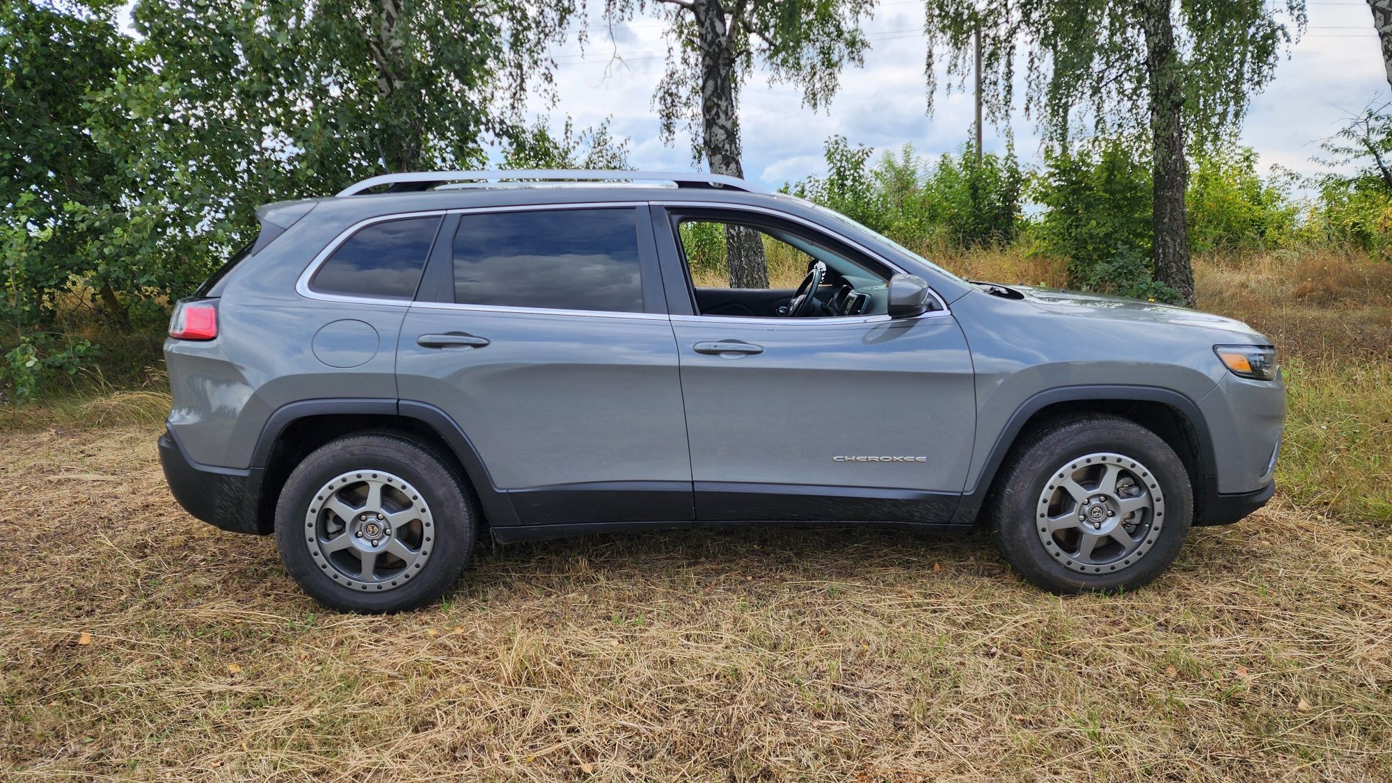Jeep Cherokee 2019 latitude plus 3,2 4*4 gray
