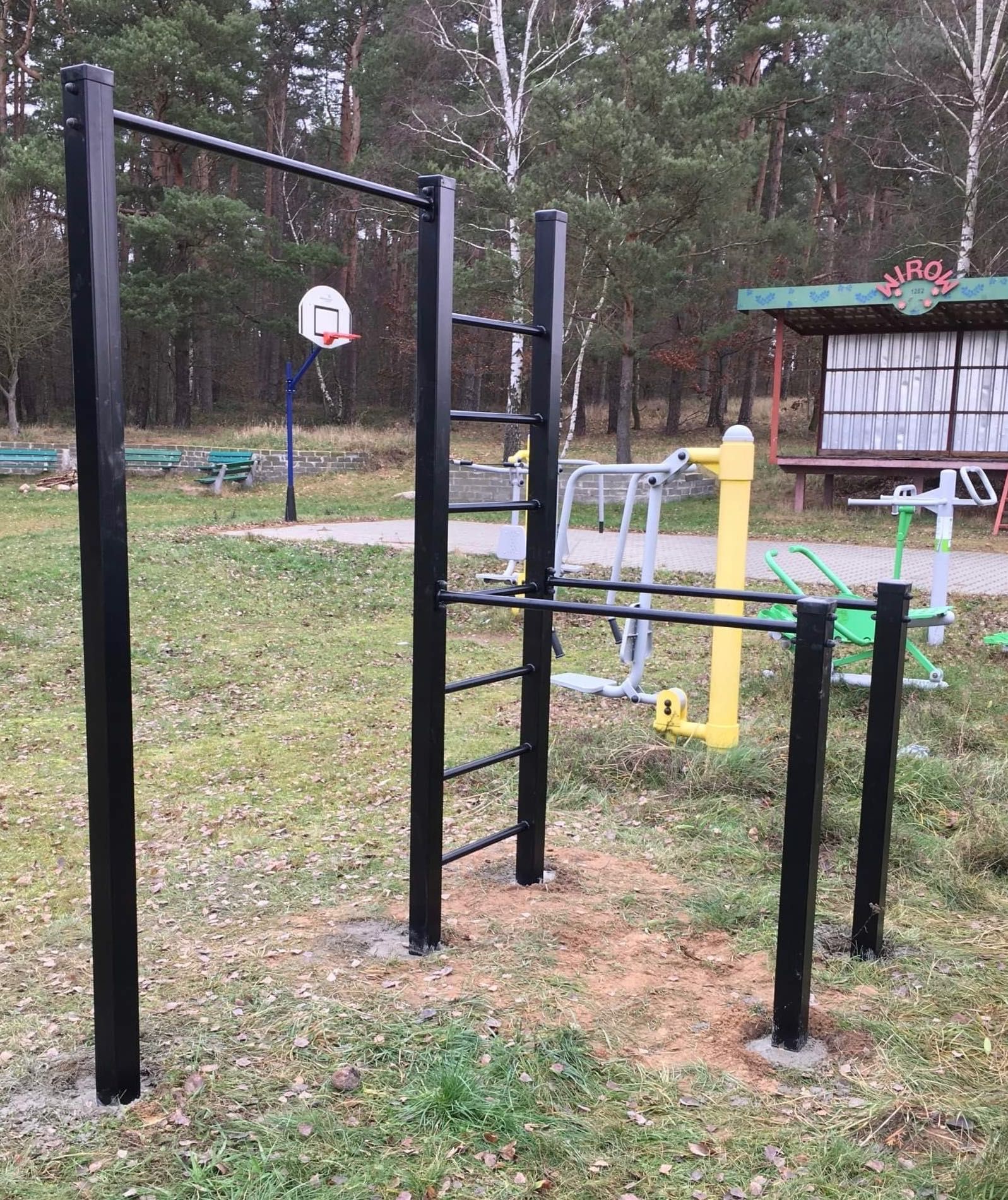 PLAC STREET WORKOUT drążek do podciągania, poręcze