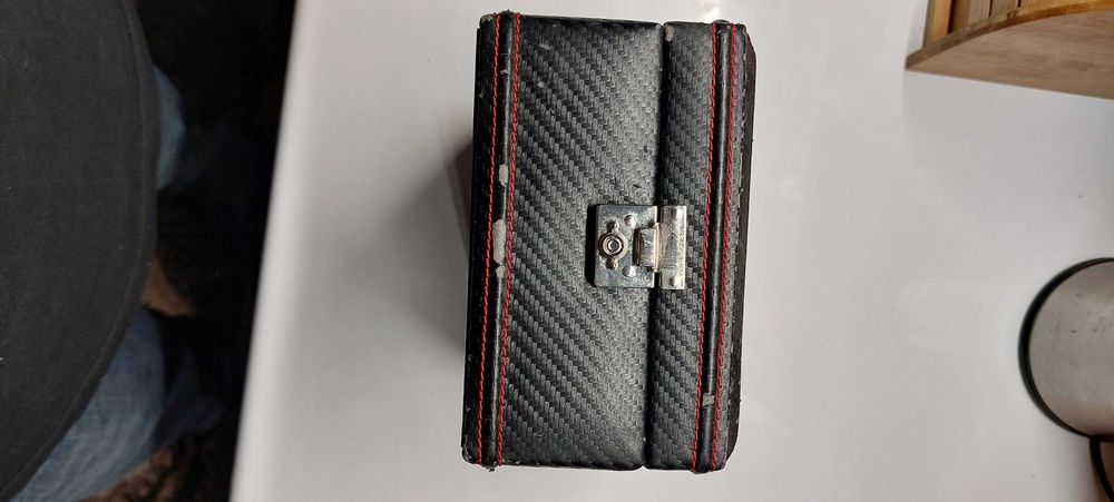 Etui pudelko skórzane na 4 zegarki -carbon