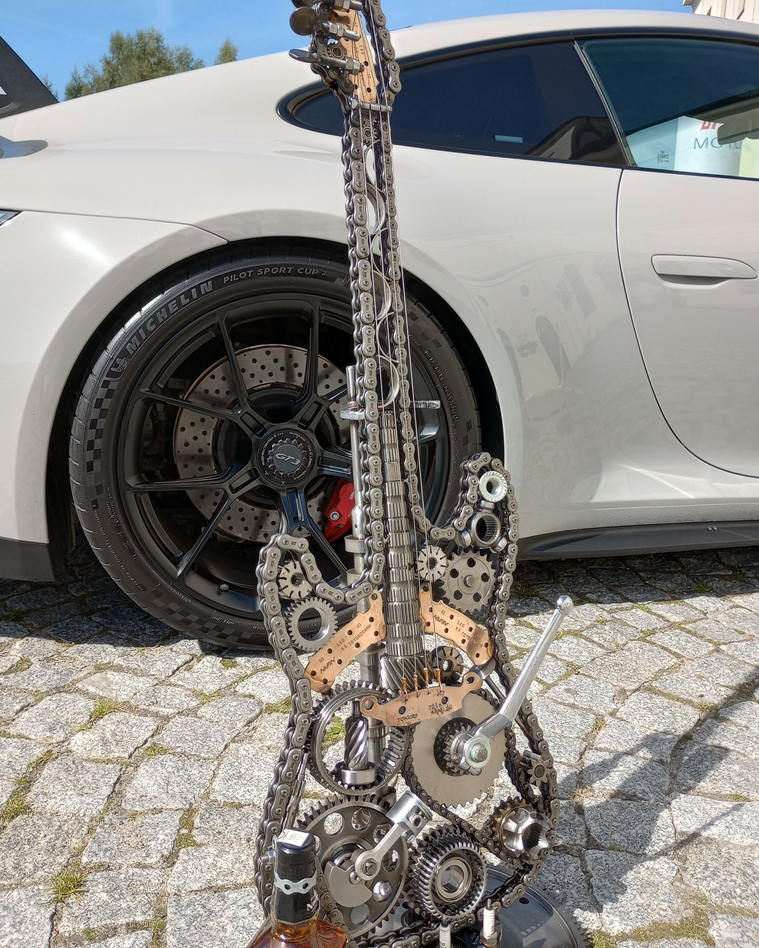 GITARA elektryczna z metalu