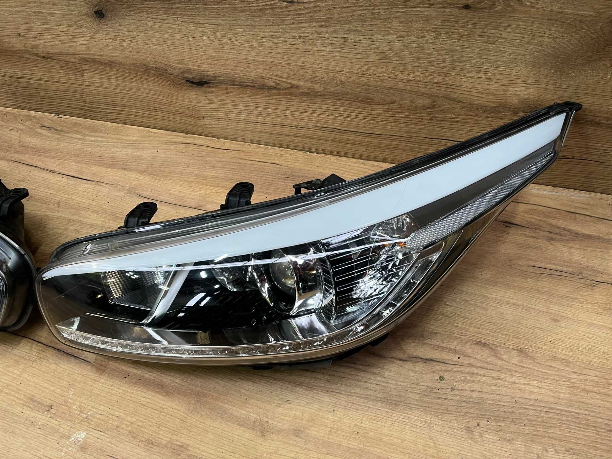 Lampa/reflektor przedni lewy prawy Kia Ceed II LED