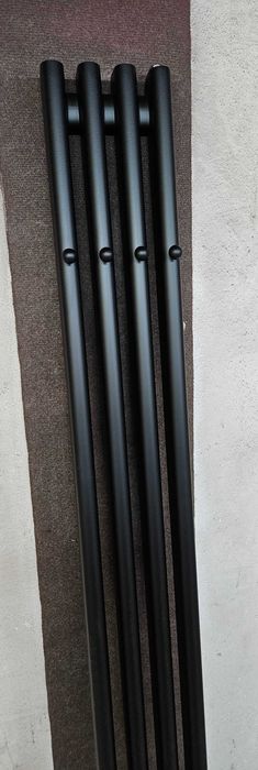 Grzejnik pionowy dekoracyjny 180x18 z wieszakami, różne kolory, nowe