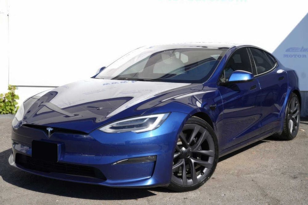 Tesla Model S Plaid      2021