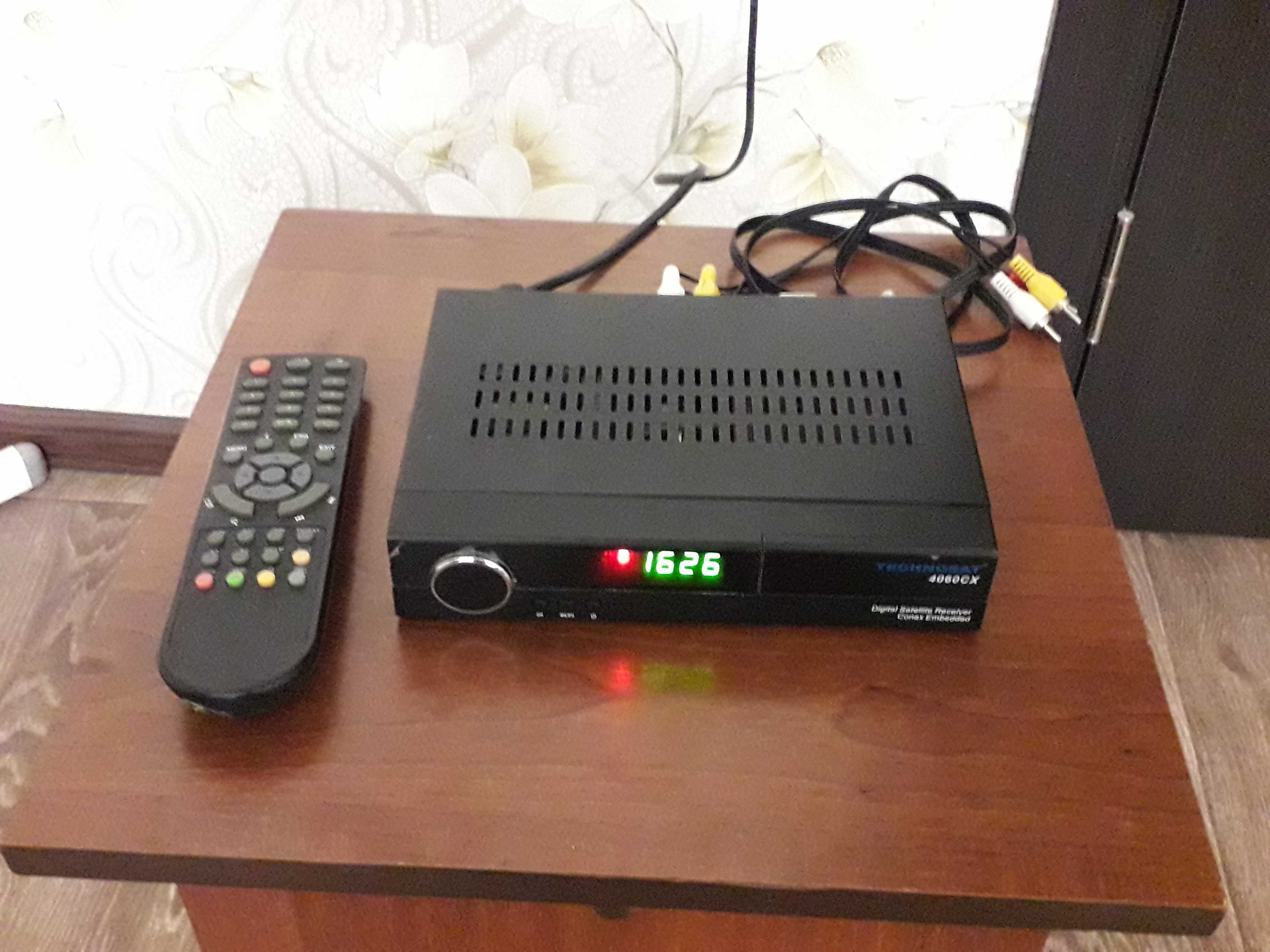 Wi-Fi роутер D-Link DIR-300. Спутниковый ресивер Ipsat 4060 CX.