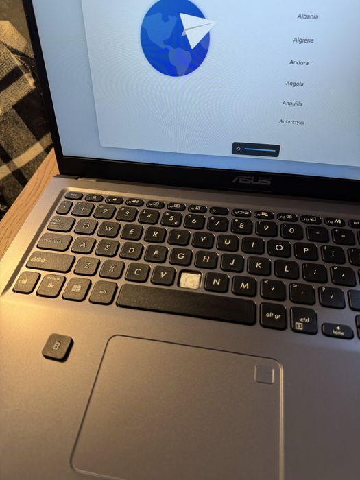 Laptop asus model X151E