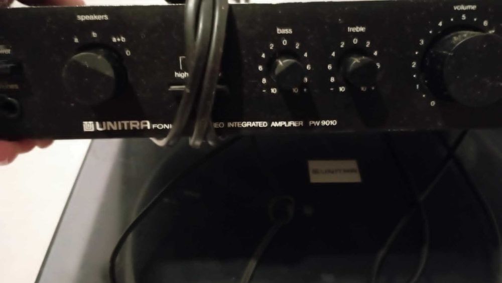 Gramofon wraz ze wzmacniaczem