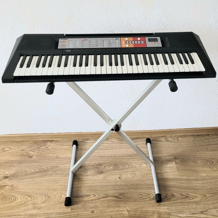 Yamaha PSR F50 keyboard ze stojakiem