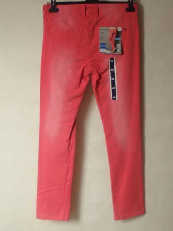 Spodnie jeans Nowe  czerwoną z metką r.42 Esmara